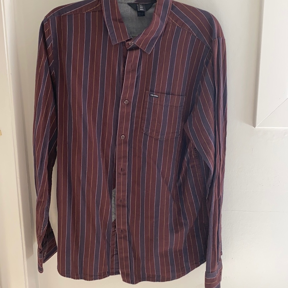 Volcom Men’s casual button down shirt